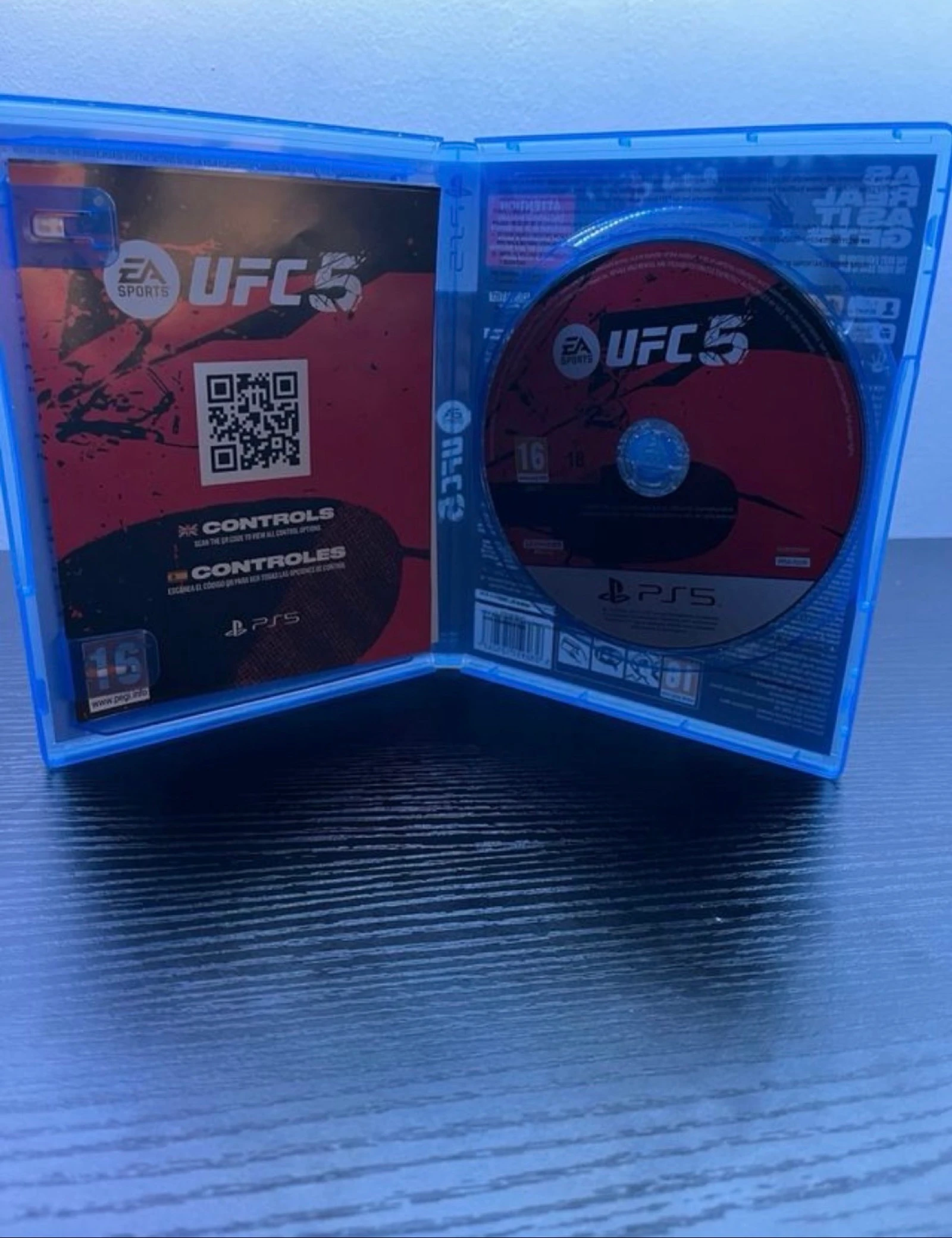 UFC 5 PS5- Como Nuevo  – photo 4